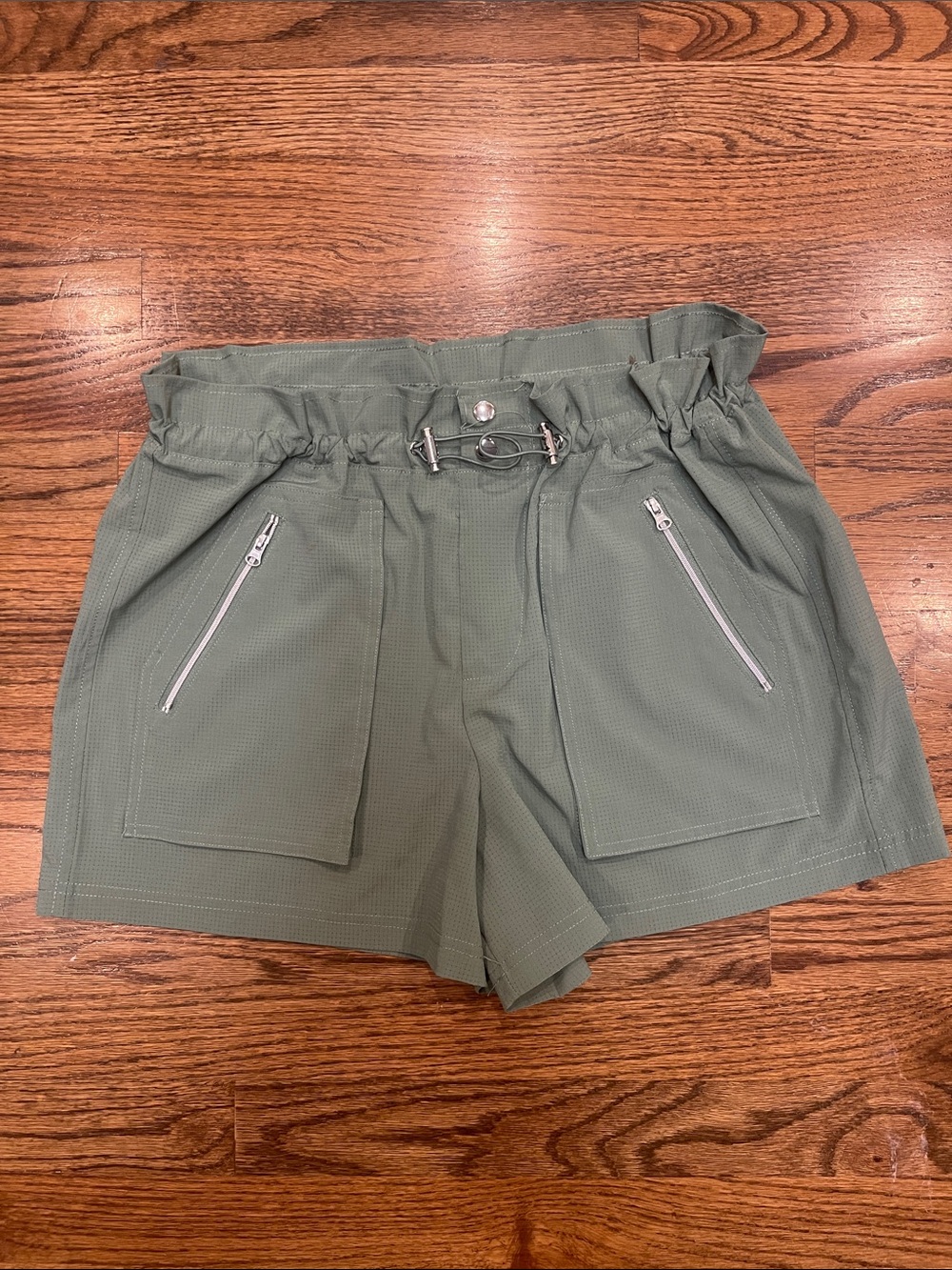 Women’s La Verde High-Waist Utility Shorts in Sage Green size M